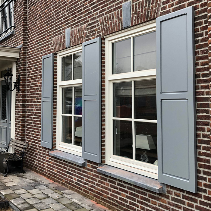 Raamluiken buiten van Shutters Inc.