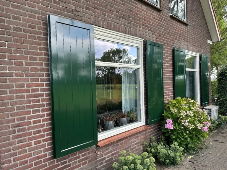 Houten vensterluiken in Gelderland